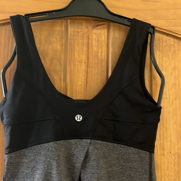 Lulu lemon tank.  Size 4. - Picture 6 of 7